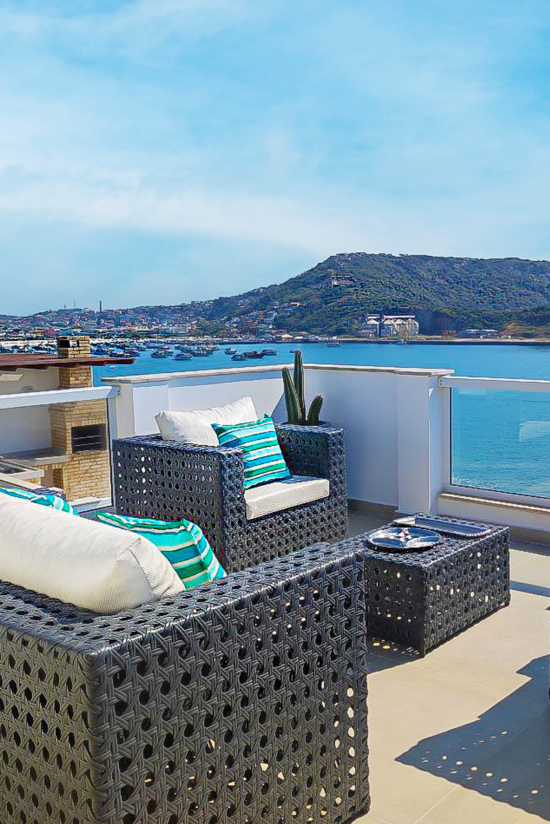 Terraço com piscina, churrasqueira com vista para o mar